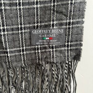 Geoffrey Beene Scarf Gray Acrylic Plaid Fringe MADE In ITALY 33” Soft Old Money